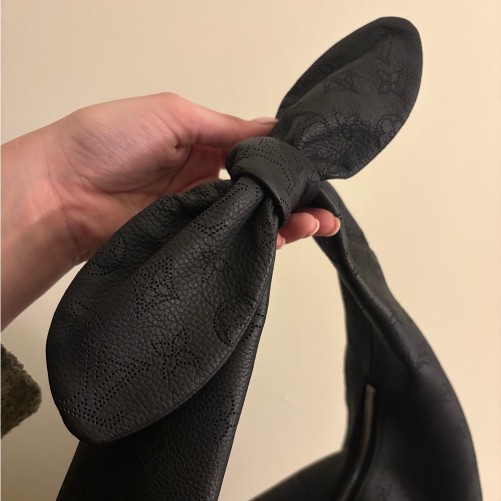 Louis Vuitton Black Monogram Shoulder Bag - Picture 2 of 9